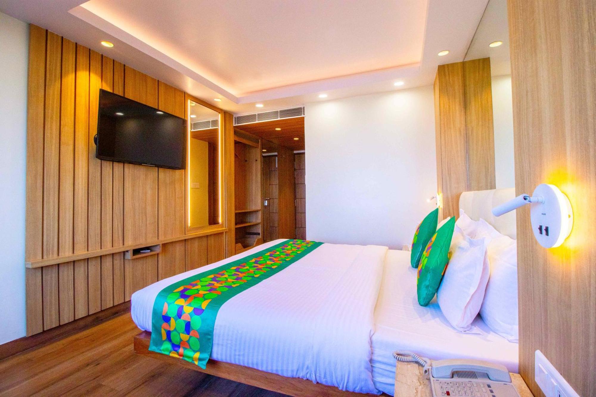 Treebo Varuna With Mountain View ชิมลา ภายนอก รูปภาพ